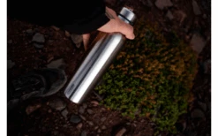 Black+Blum Botellas Aislantes Black And Blum Diseño Retro Acero Inoxidable 750 Ml Aceituna